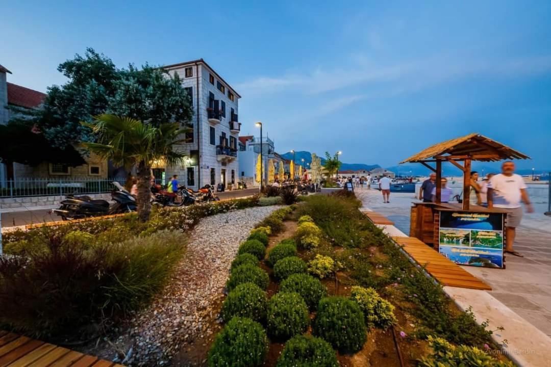 Villa Apartments Brecic 1 Kastela Exterior photo