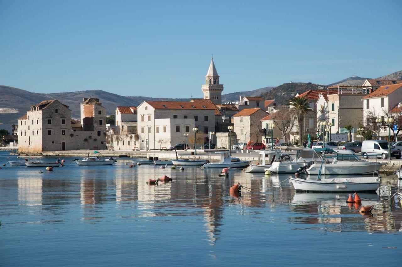 Villa Apartments Brecic 1 Kastela Exterior photo